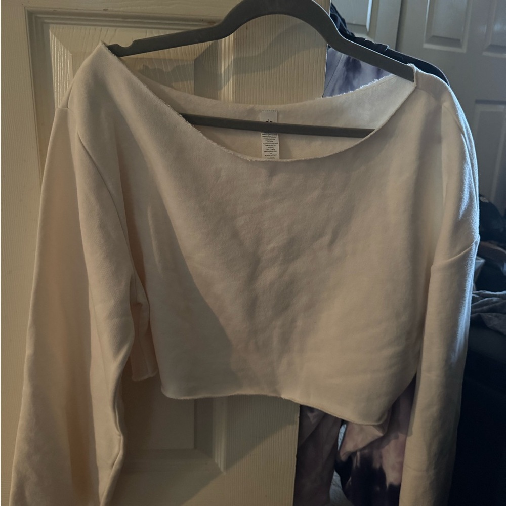 Elegant Cream Women's Top - Picture 3 of 6